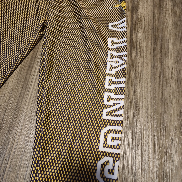 Women's MN Vikings Zubaz leggings size M - Picture 3 of 6
